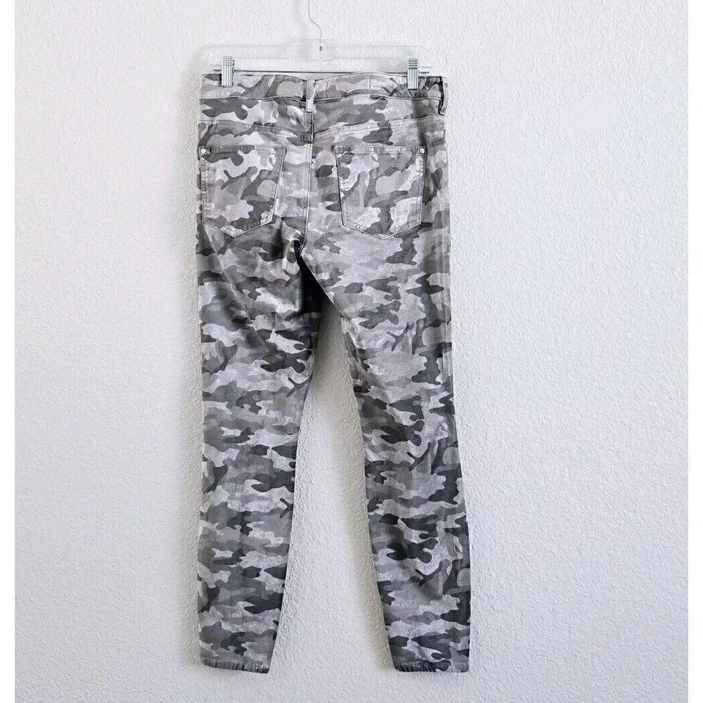 Anthropologie Pilcro Velvet Pants Camo Print Size 29 Women's High Rise Jeans